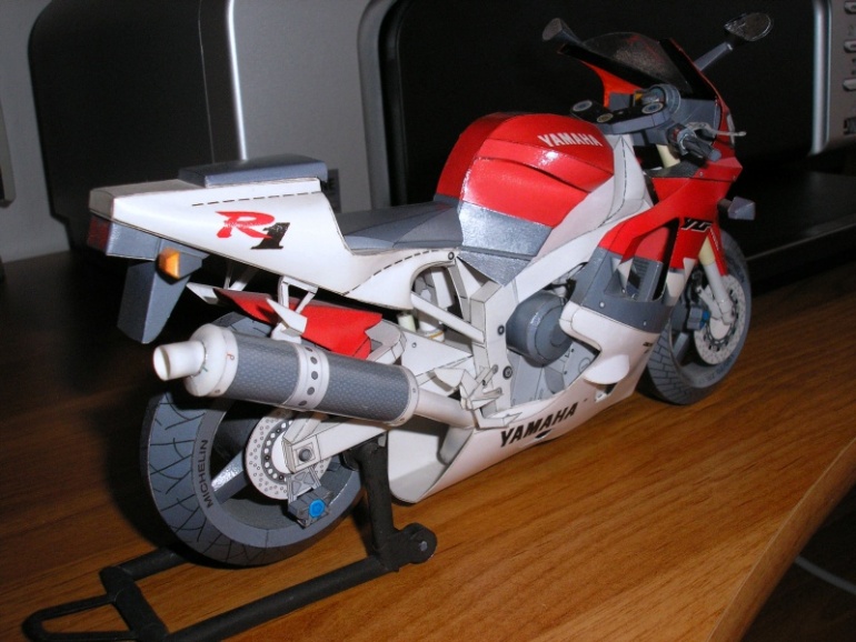 YAMAHA YZF-R1