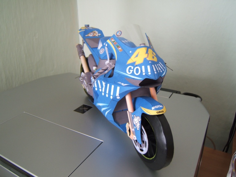 Yamaha YZR-M1 GO (Rossi 46 )