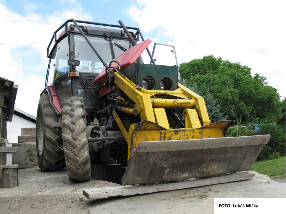 ZETOR 7245 UKT /LUCAS (Plná velikost v novém okně) ZETOR 7245 UKT /LUCAS