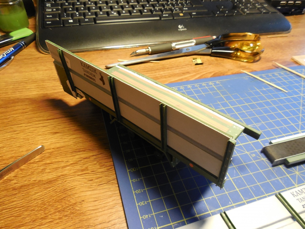 231978