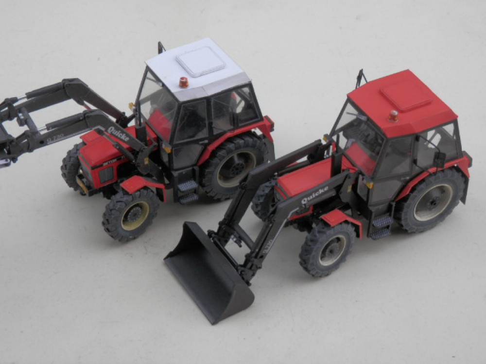 Zetor 7745 s čelním nakladačem Quicke (Plná velikost v novém okně) Zetor 7745 s čelním nakladačem Quicke