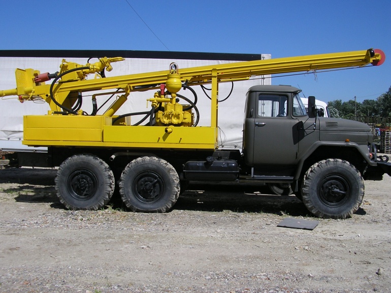 ZIL 131 (Plná velikost v novém okně) ZIL 131