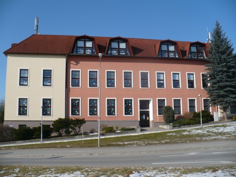 ZŠ v Jehnicích kolem r. 1930 ZŠ v Jehnicích kolem r. 1930