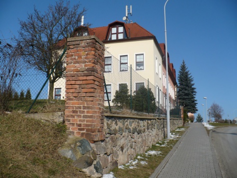 ZŠ v Jehnicích kolem r. 1930 ZŠ v Jehnicích kolem r. 1930