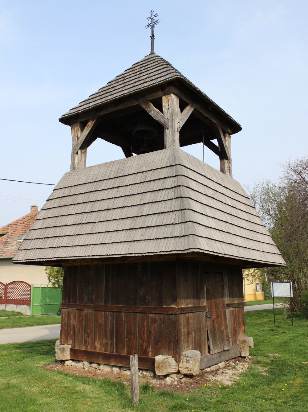 Zvonica z Malej Mače (Plná velikost v novém okně) Zvonica z Malej Mače